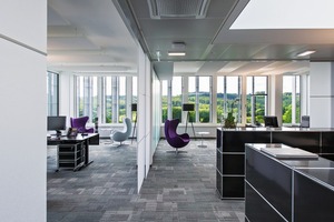  Der Verwaltungsbau ist ein Stahlbetonskelettbau mit punktgestützten Flachdecken, der mit einer Bundtiefe von 14,9 m weiträumige Büroflächen bietet 