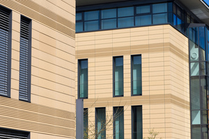  Volksbank Weißenhorn mit keramischen Fassadenplatten von NBK 