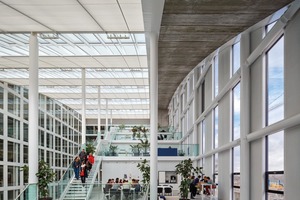  Die Plateaus der Stockwerke ermöglichen verschiedene Grundrissein-teilungen und vielfältige Büroformen 