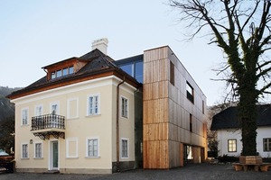  Das alte Mansarddach im Mozarthaus St. Gilgen wurde entsprechend der ursprünglichen Form mit einem Walmdach „überkront“ 