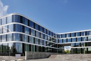  Das z-förmige Seminar-und Verwaltungsgebäude besitzt ein Maximum an innenräumlicher Flexibilät für die unterschiedlichen, spezifischen Anforderungen an Büroräumen 