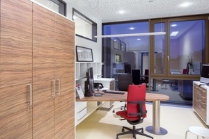  Im Besprechungszimmer kann die Beleuchtung individuell eingestellt werden, je nach Anforderung 