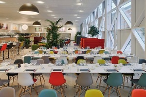  Auf Wunsch des norwegischen Bauherren wurden Lobby, Restaurant, Bar und die Zimmer mit Designklassikern (Vitra, Flos, Kasthall) ausgestattet 