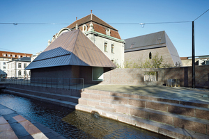  Den Museumsbereich kreuzt ein Wasserbecken, dass an den früheren Sinn-Kanal erinnert  
