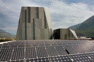  Die Photovoltaikanlage auf dem Dach erzeugt mit durchschnittlich 520 000 kWh im Jahr rund das Doppelte des jährlichen Gebäudeverbrauchs 