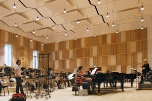  Die Nachhallzeit im Raum beträgt optimale0,8 s, der für einen Orchesterproberaum empfohlene Ruhegeräuschpegel von 25 dB(A) wurde mit 23 dB(A) unterschritten 
