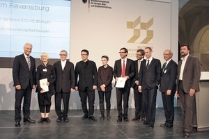  Gewinnerteam mit Minister (links), Sigurd Trommer (2. v. r.) und Laudator Florian Nagler (r.) 
